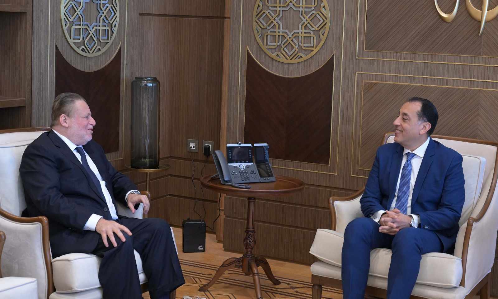 أكد رئيس الوزراء توافر احتياطيات البلاد من النقد الأجنبي بمستويات مُطمئنة خلال لقائه محافظ البنك المركزي.